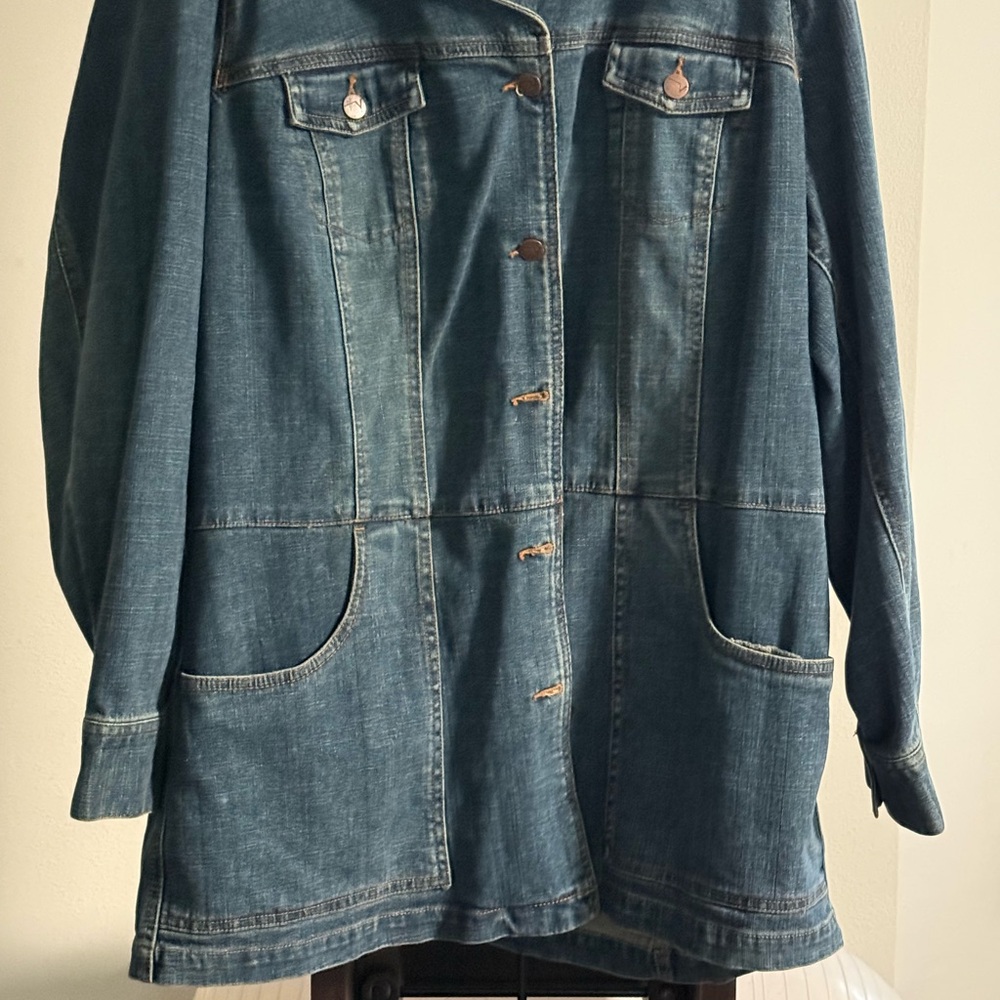 Venezia Blue Jean Jacket with Classic Collar and Relaxed Fit